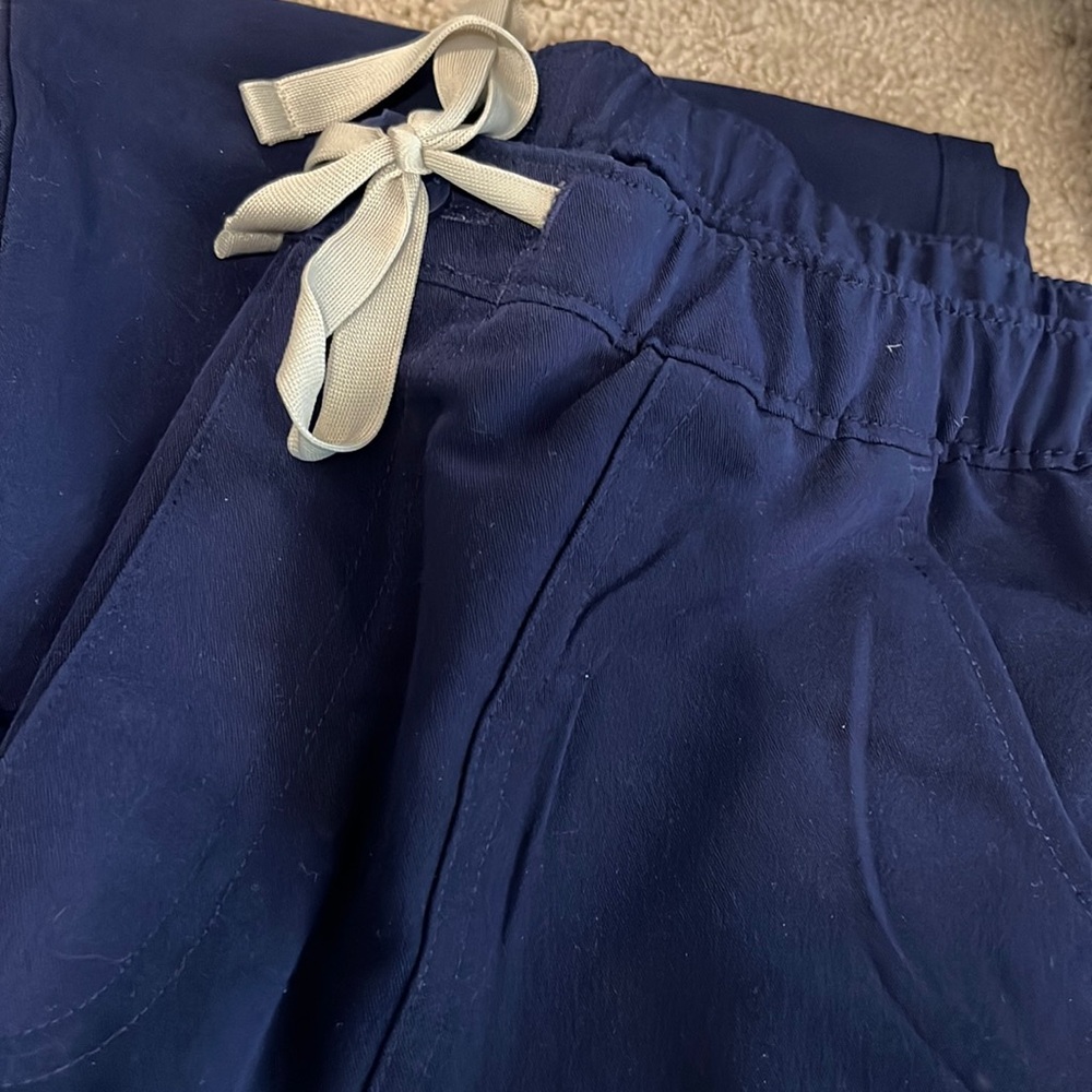 Slim figs  Navy Hardly worn scrub set